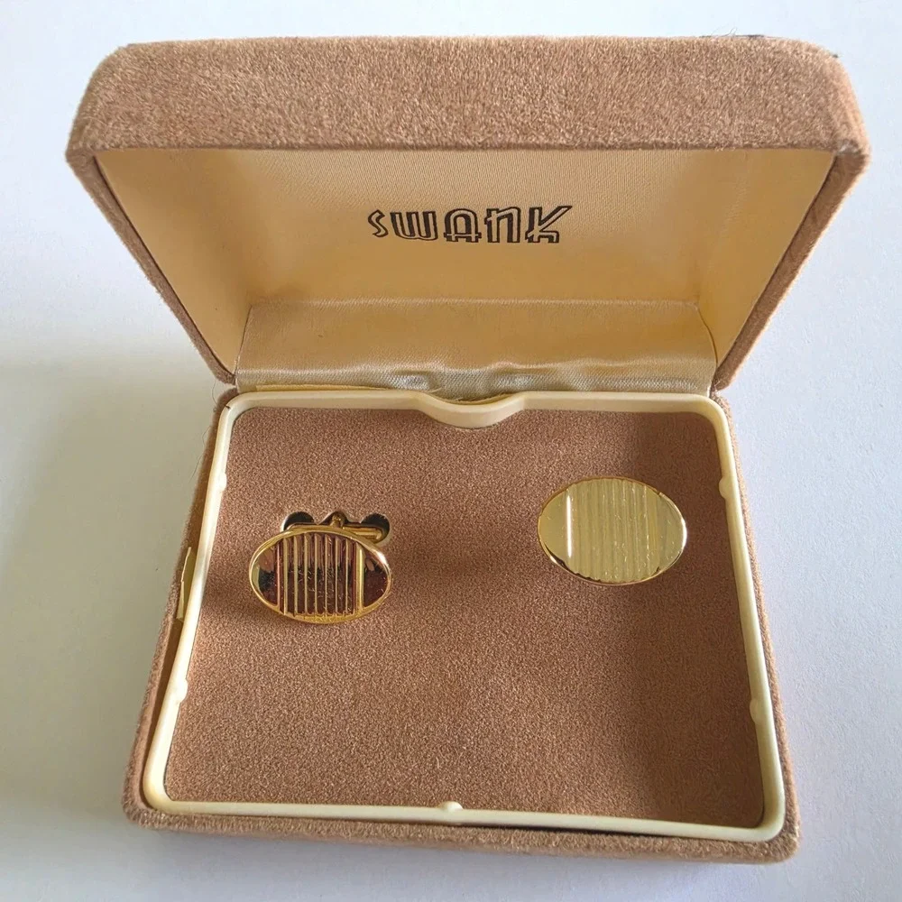 Vintage Swank Gold Tone Oval Ribbed Cufflinks with Original Box Mens Formal